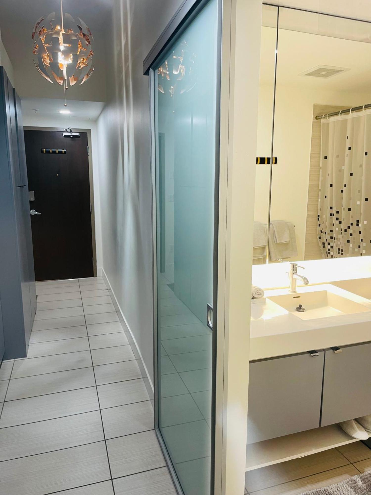 Beautiful Apartment Downtown, Mins To Rogers Arena, Stadium, Restaurants, Shops Vancouver Exteriör bild